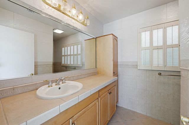 2810 NE 52nd Street, Fort Lauderdale, FL 33308