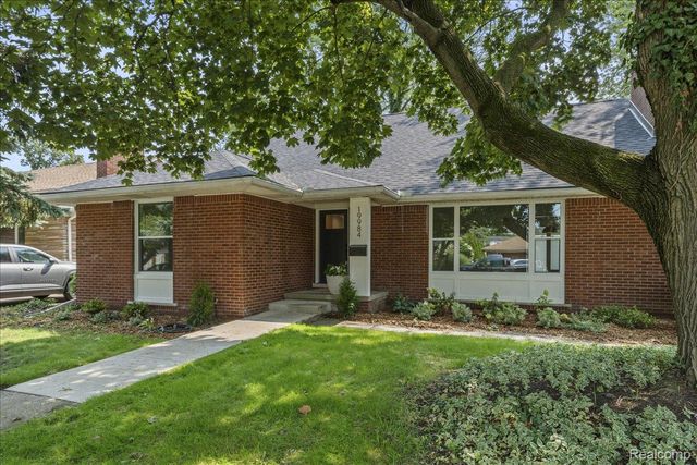 19984 Fairway Drive, Grosse Pointe Woods, MI 48236