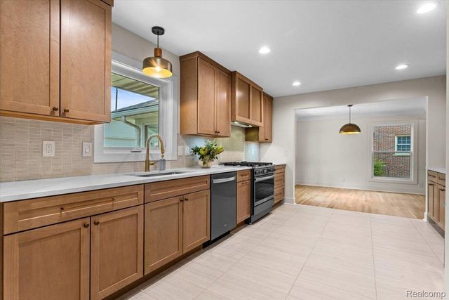19984 Fairway Drive, Grosse Pointe Woods, MI 48236