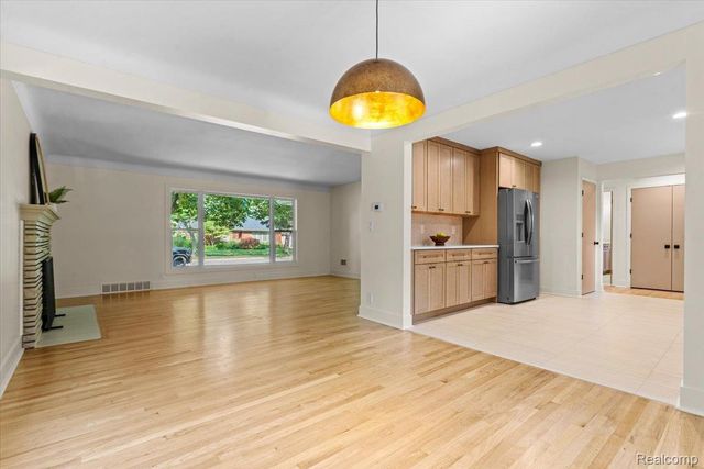 19984 Fairway Drive, Grosse Pointe Woods, MI 48236