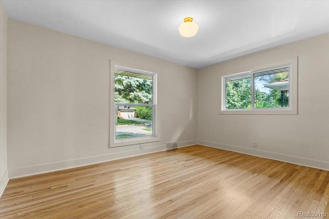19984 Fairway Drive, Grosse Pointe Woods, MI 48236