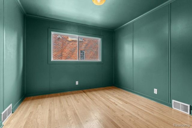 19984 Fairway Drive, Grosse Pointe Woods, MI 48236