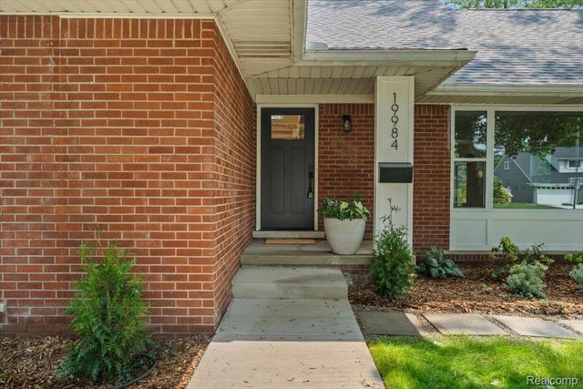 19984 Fairway Drive, Grosse Pointe Woods, MI 48236