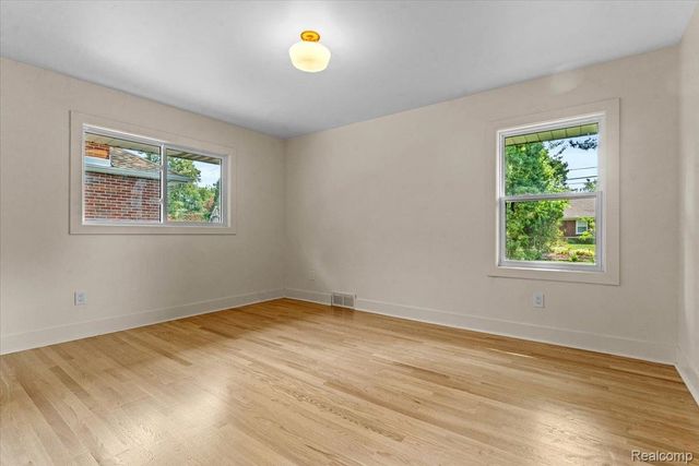 19984 Fairway Drive, Grosse Pointe Woods, MI 48236