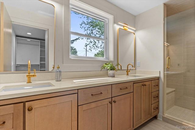 19984 Fairway Drive, Grosse Pointe Woods, MI 48236
