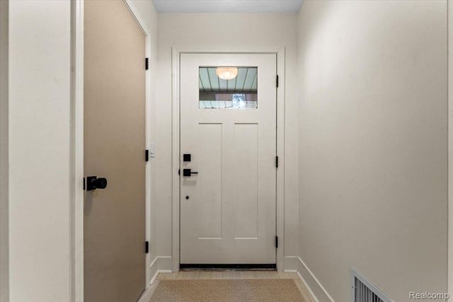 19984 Fairway Drive, Grosse Pointe Woods, MI 48236