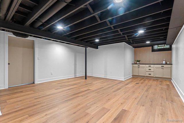 19984 Fairway Drive, Grosse Pointe Woods, MI 48236