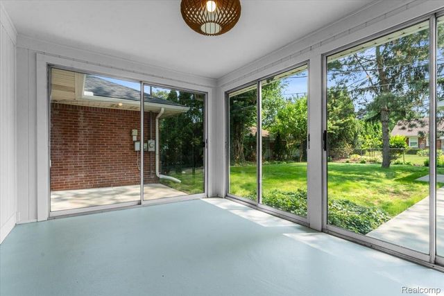 19984 Fairway Drive, Grosse Pointe Woods, MI 48236