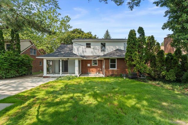 19984 Fairway Drive, Grosse Pointe Woods, MI 48236