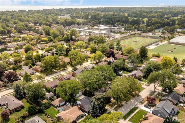 19984 Fairway Drive, Grosse Pointe Woods, MI 48236