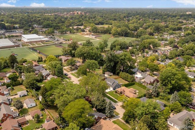 19984 Fairway Drive, Grosse Pointe Woods, MI 48236