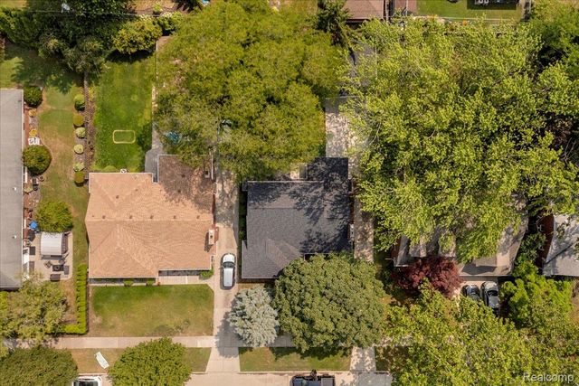 19984 Fairway Drive, Grosse Pointe Woods, MI 48236