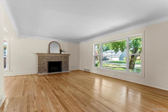 19984 Fairway Drive, Grosse Pointe Woods, MI 48236