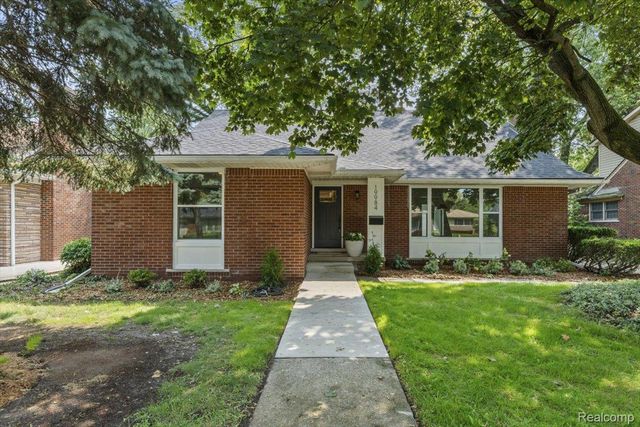 19984 Fairway Drive, Grosse Pointe Woods, MI 48236