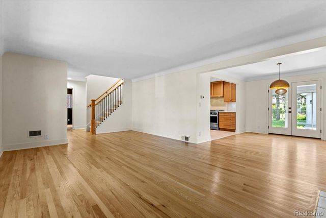 19984 Fairway Drive, Grosse Pointe Woods, MI 48236