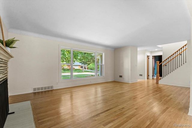 19984 Fairway Drive, Grosse Pointe Woods, MI 48236