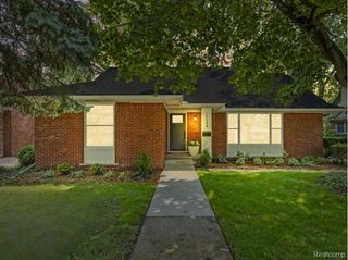 19984 Fairway Drive, Grosse Pointe Woods, MI 48236
