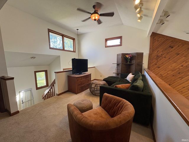 18890 Diamond Pointe Court, South Bend, IN 46614