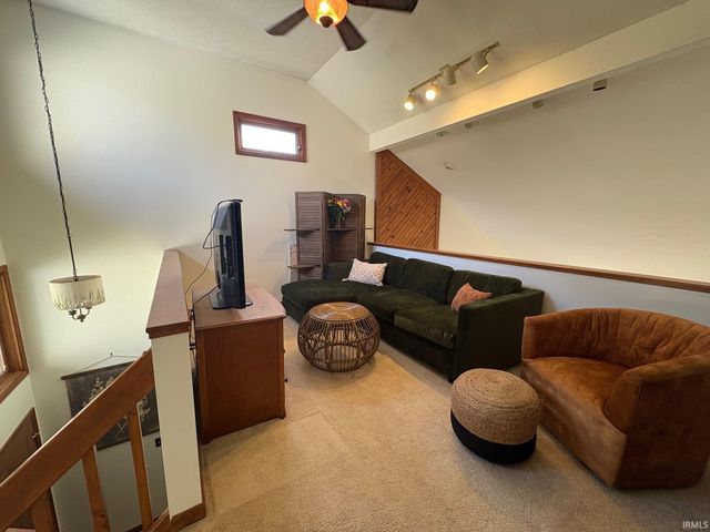 18890 Diamond Pointe Court, South Bend, IN 46614