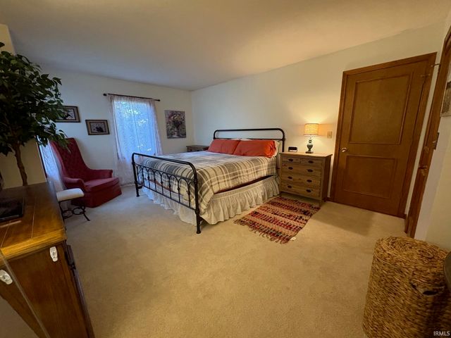 18890 Diamond Pointe Court, South Bend, IN 46614