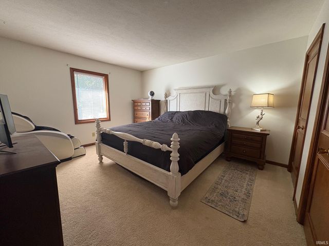 18890 Diamond Pointe Court, South Bend, IN 46614