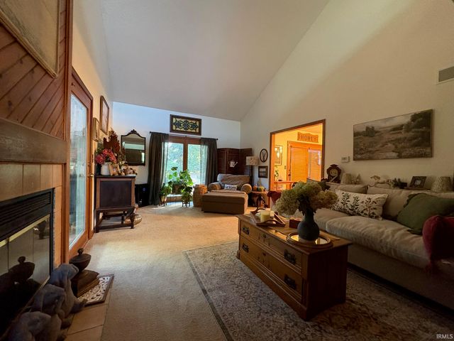 18890 Diamond Pointe Court, South Bend, IN 46614