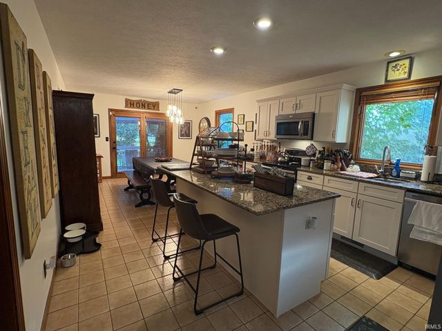 18890 Diamond Pointe Court, South Bend, IN 46614