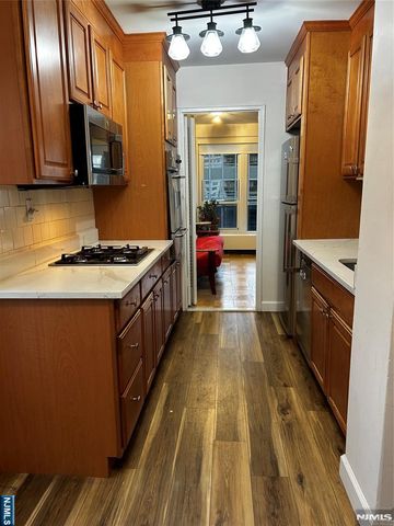 2077 Center Avenue 7J, Fort Lee, NJ 07024