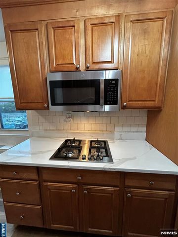 2077 Center Avenue 7J, Fort Lee, NJ 07024