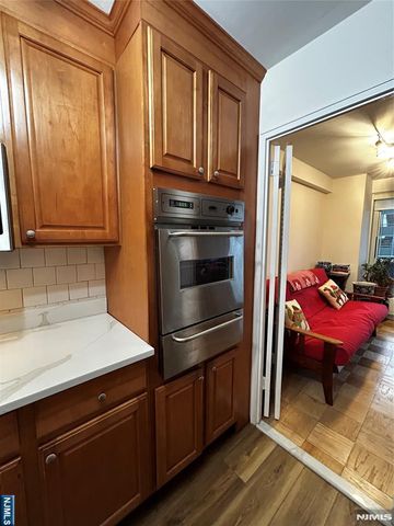 2077 Center Avenue 7J, Fort Lee, NJ 07024