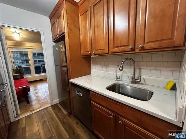 2077 Center Avenue 7J, Fort Lee, NJ 07024