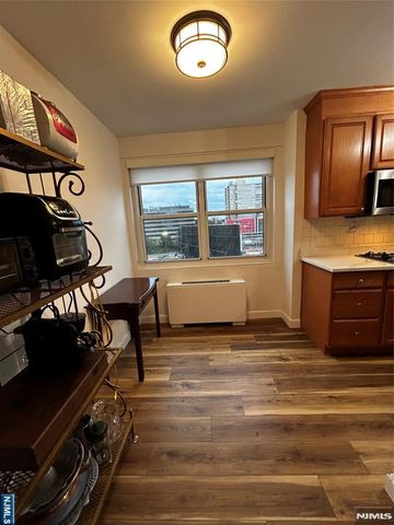 2077 Center Avenue 7J, Fort Lee, NJ 07024