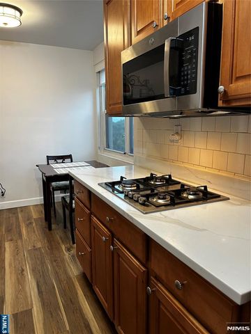 2077 Center Avenue 7J, Fort Lee, NJ 07024