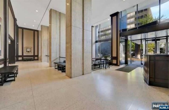 2077 Center Avenue 7J, Fort Lee, NJ 07024