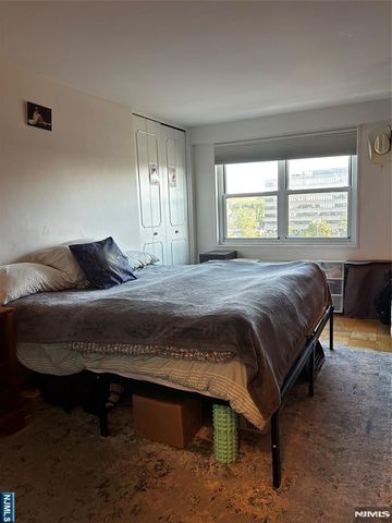 2077 Center Avenue 7J, Fort Lee, NJ 07024