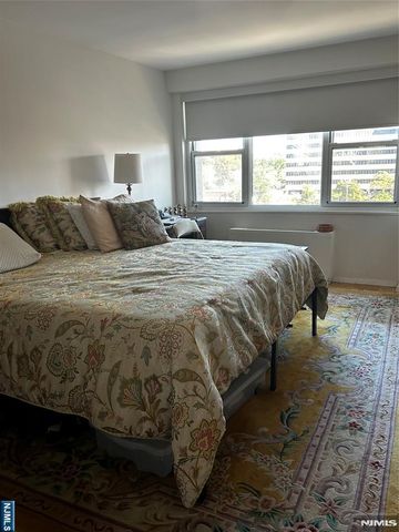 2077 Center Avenue 7J, Fort Lee, NJ 07024