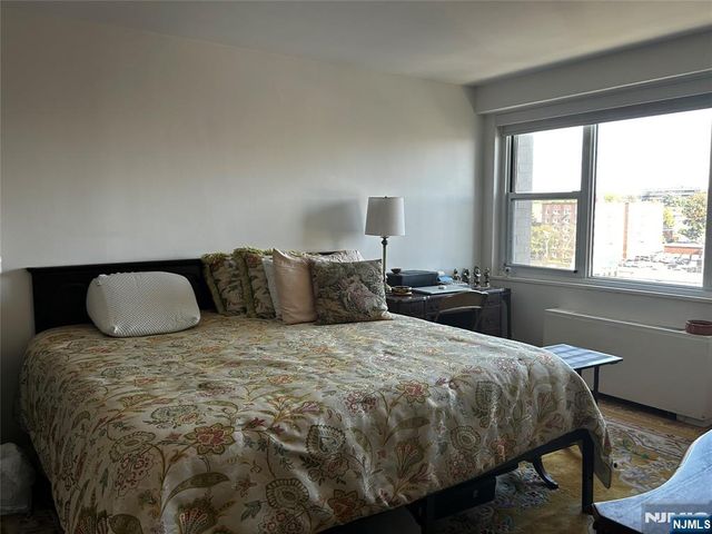 2077 Center Avenue 7J, Fort Lee, NJ 07024