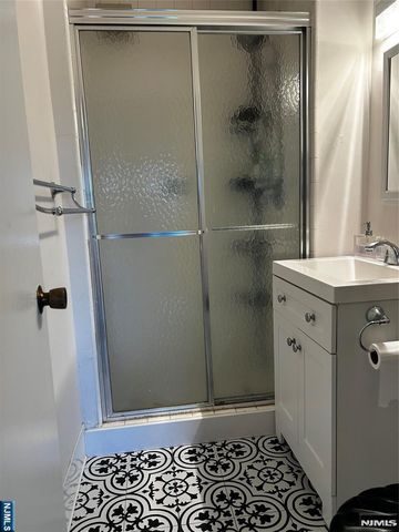 2077 Center Avenue 7J, Fort Lee, NJ 07024
