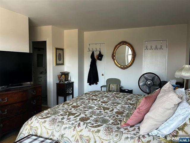 2077 Center Avenue 7J, Fort Lee, NJ 07024