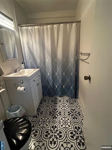 2077 Center Avenue 7J, Fort Lee, NJ 07024