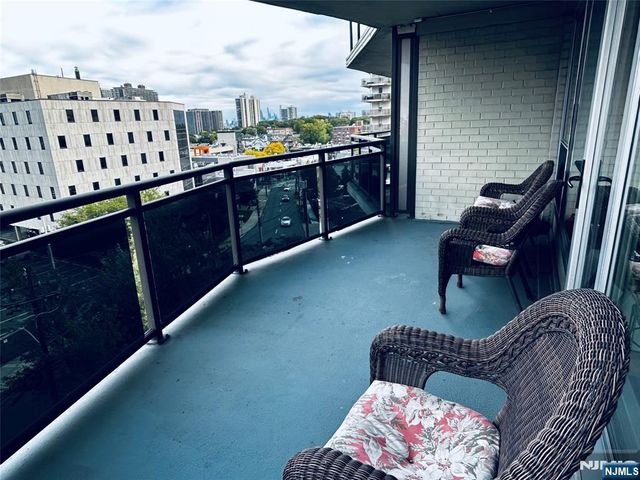 2077 Center Avenue 7J, Fort Lee, NJ 07024