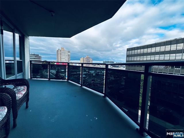2077 Center Avenue 7J, Fort Lee, NJ 07024