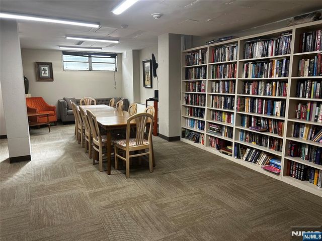 2077 Center Avenue 7J, Fort Lee, NJ 07024