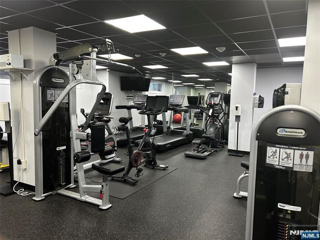 2077 Center Avenue 7J, Fort Lee, NJ 07024