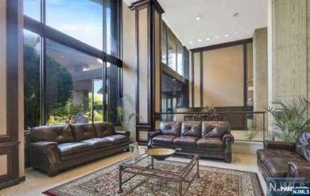 2077 Center Avenue 7J, Fort Lee, NJ 07024