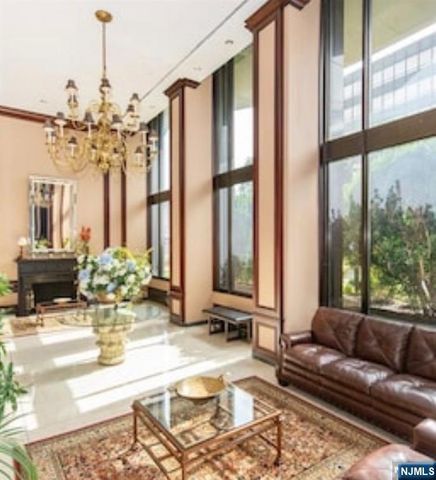 2077 Center Avenue 7J, Fort Lee, NJ 07024