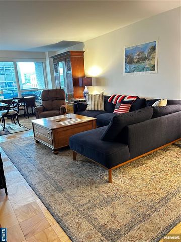 2077 Center Avenue 7J, Fort Lee, NJ 07024