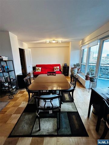 2077 Center Avenue 7J, Fort Lee, NJ 07024