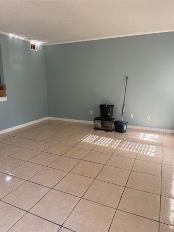7402 Alabonson Road 407, Houston, TX 77088