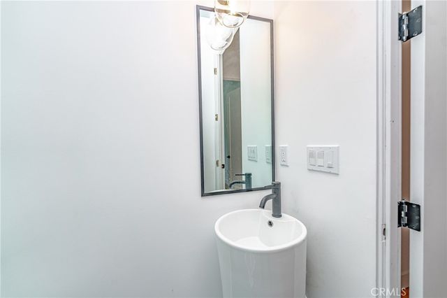 1342 Portia St, Echo Park, CA 90026